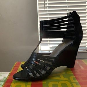 Me Too Wedges, Color Black.